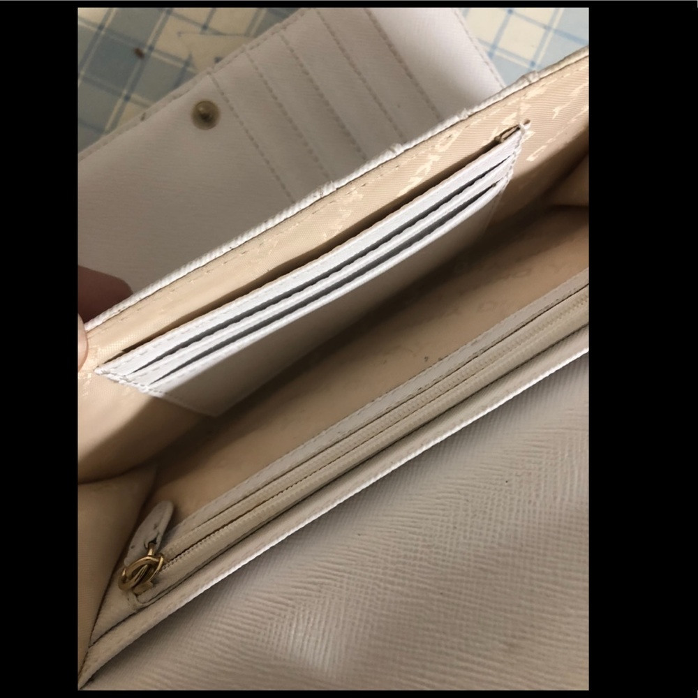 DKNY wallet - Picture 2 of 3
